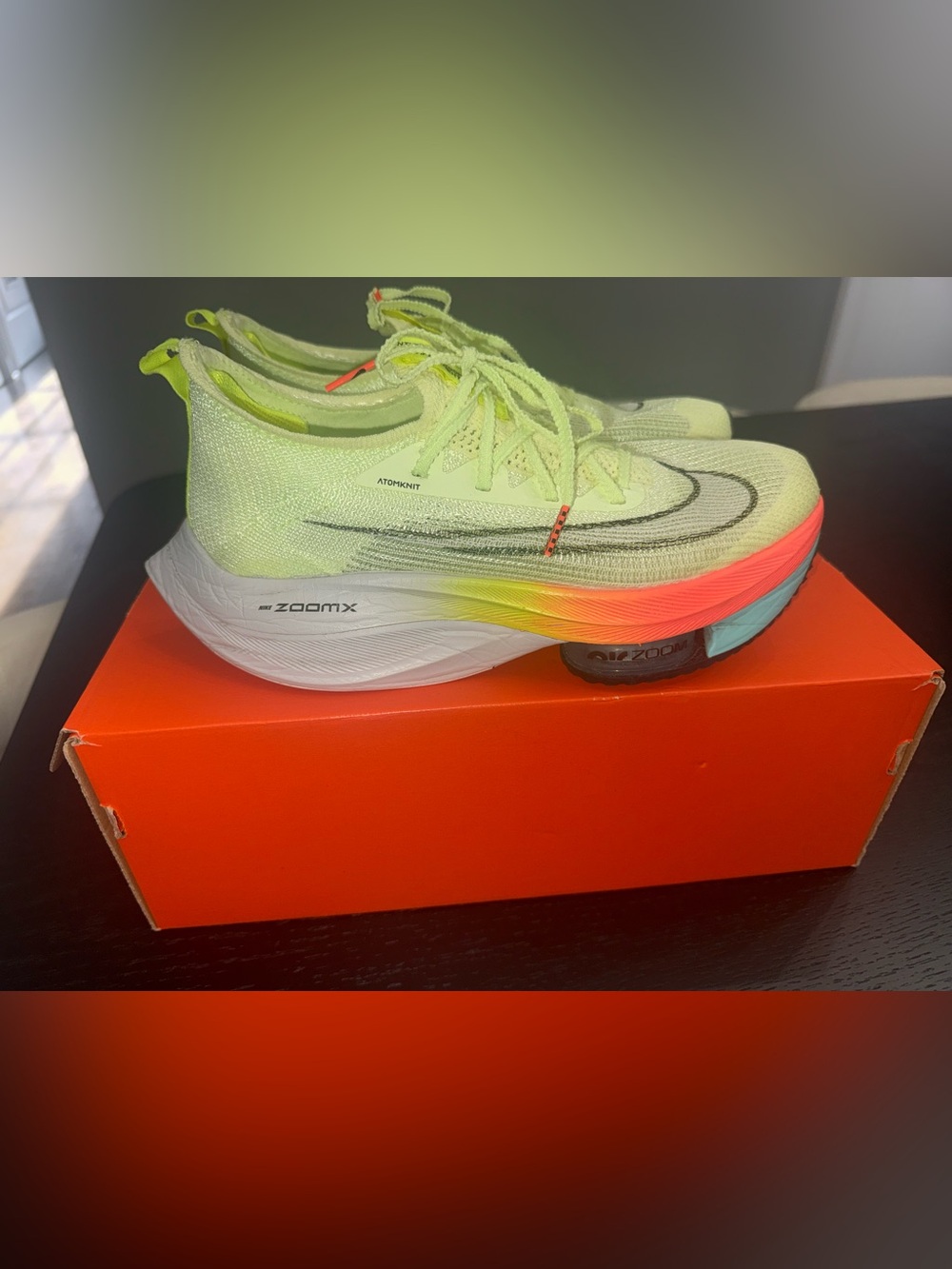 Nike women’s zoom Vomero 18 SE running shoes size 8.5
